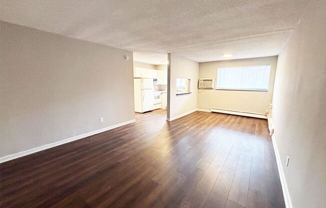 2 beds, 1 bath, 800 sqft, $1,095, Unit 3253-01