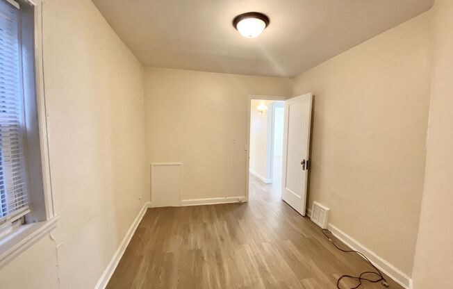 2 beds, 1 bath, $995