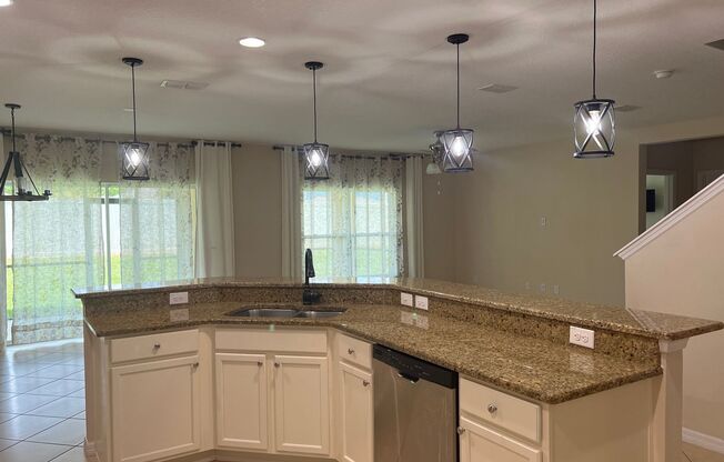4 beds, 2.5 baths, $2,799