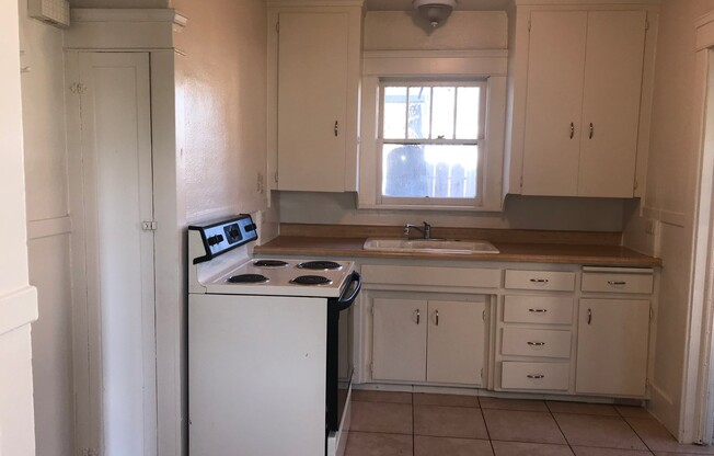 2 beds, 1 bath, $1,595