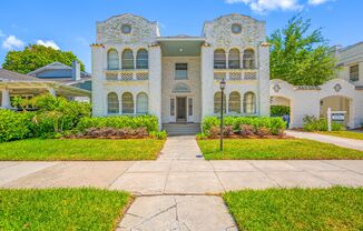 HUGE Historic 1-Bedroom with Laundry Included