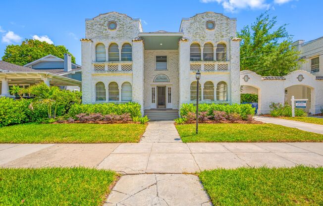 HUGE Historic 1-Bedroom with Laundry Included