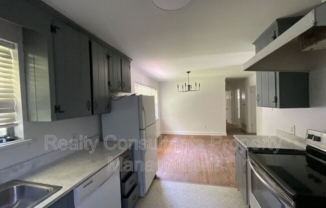 3 beds, 1 bath, 1,095 sqft, $1,700