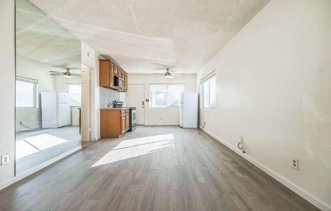 Studio, 1 bath, 250 sqft, $1,335, Unit 17