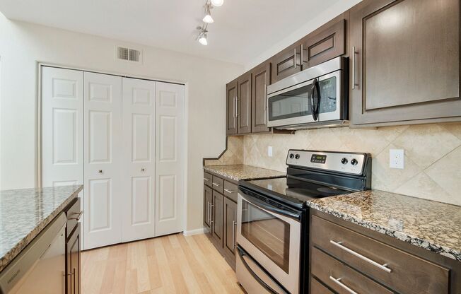 2 beds, 2 baths, $2,000, Unit Unit 2093
