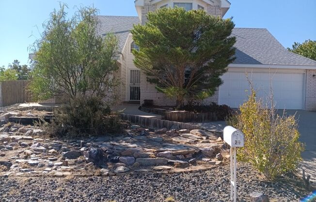 3 bedroom, 2 bathroom home in Los Lunas, NM! Showings available NOW!