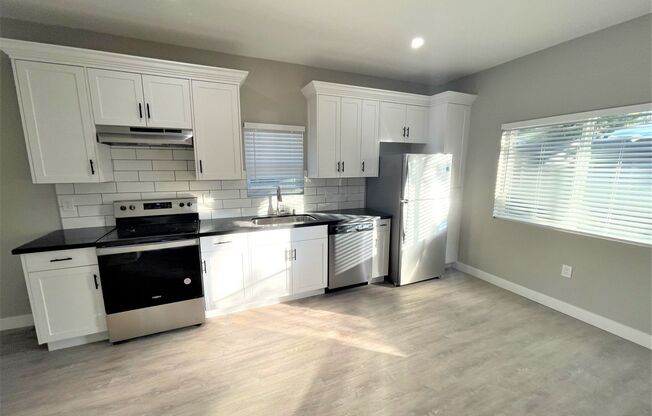 Studio, 1 bath, 243 sqft, $1,595, Unit 44