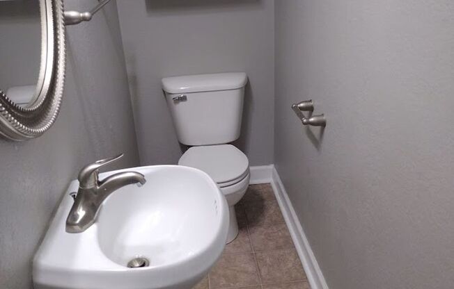 2 beds, 1.5 baths, 864 sqft, $1,290, Unit 5417 Plaza Lane