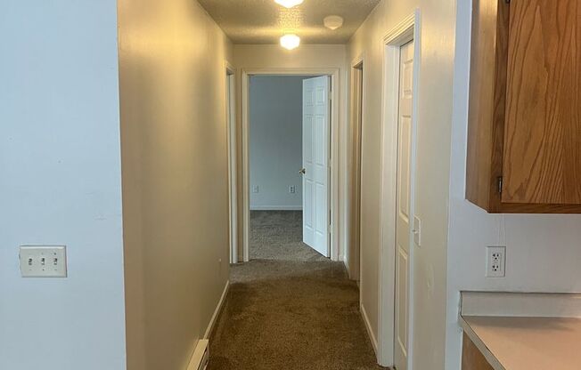 2 beds, 1 bath, $925