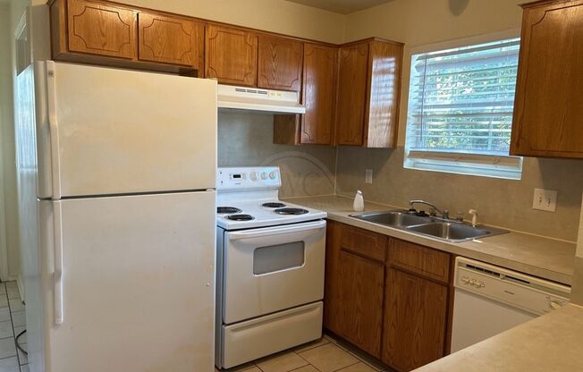 2 beds, 1.5 baths, $995