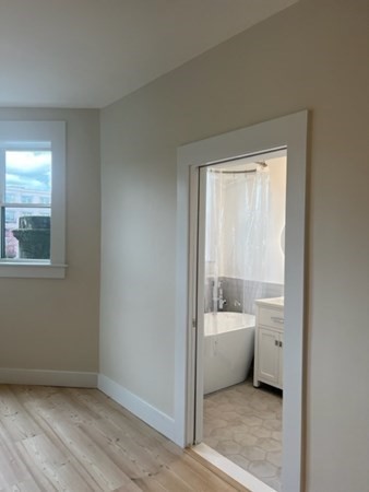 Studio, 1 bath, 357 sqft, $2,100, Unit 8