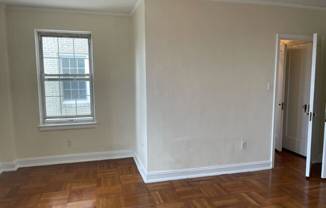 1 bed, 1 bath, 768 sqft, $1,450, Unit Royal York 809