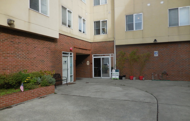 Studio, 1 bath, 441 sqft, $1,295, Unit 415