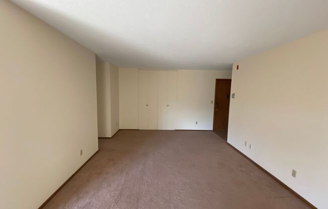 2 beds, 1 bath, 980 sqft, $1,475, Unit 7307-014