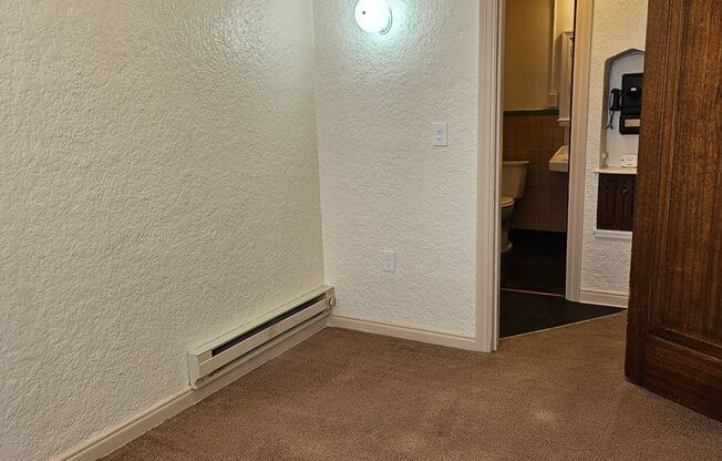 1 bed, 1 bath, $700, Unit 410