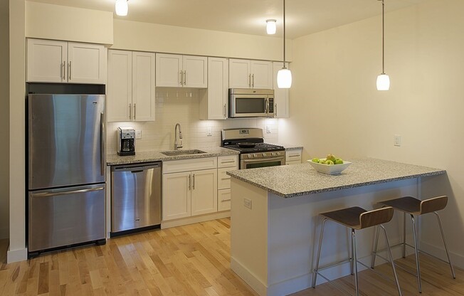 1 bed, 1 bath, 770 sqft, $3,200, Unit 406