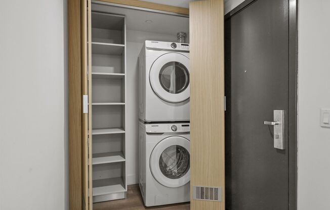 3 beds, 3 baths, 938 sqft, $4,715, Unit PH10