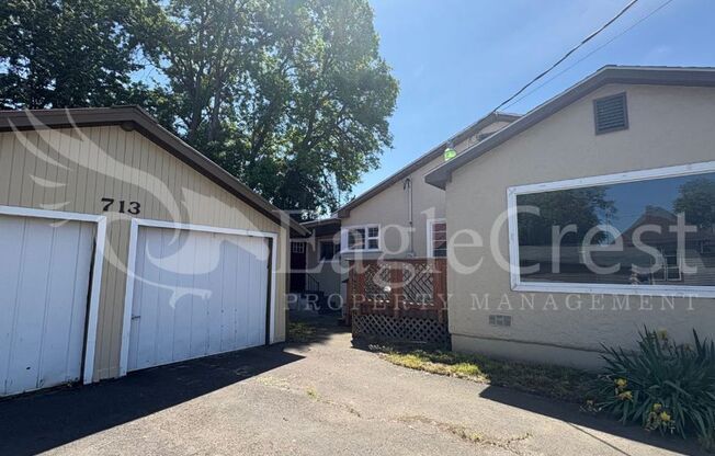 Two Bedroom House with Bonus Room Located Near Jefferson Park