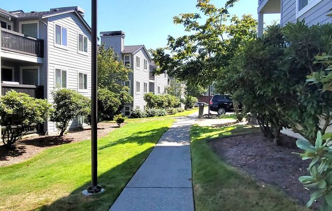 Darling ground floor 1 bed/1 bath in downtown Kenmore for May 10th move in at $1850!