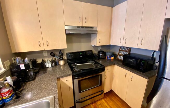 2 beds, 2 baths, 900 sqft, $1,850, Unit 402