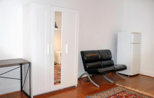 334 E 53 ST