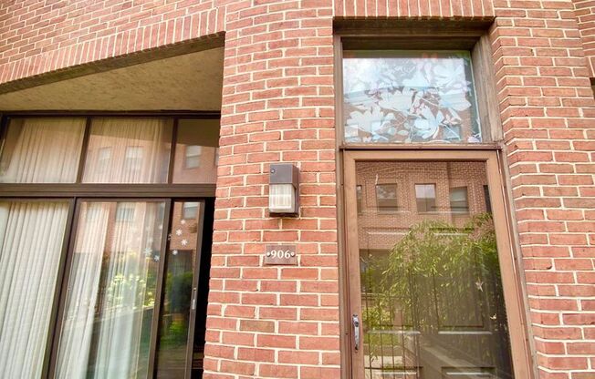 Charming 2 Bedroom Mt Vernon Townhome in Coveted Community!