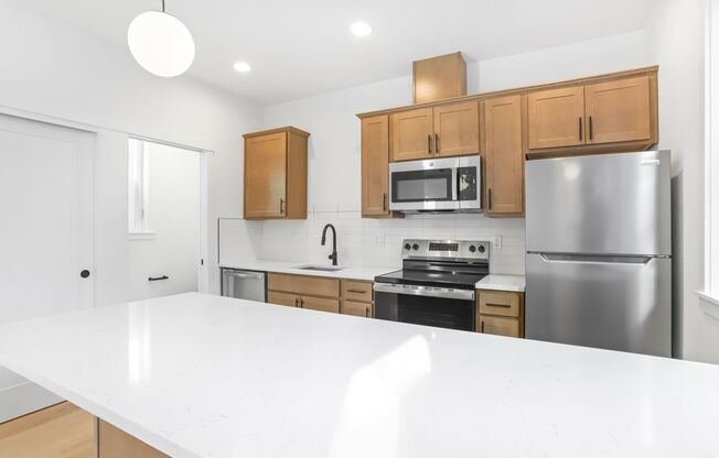 602-614 NE Russell St