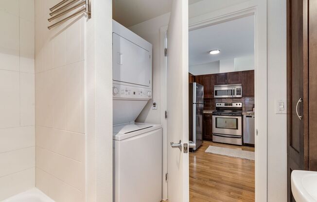 1 bed, 1 bath, $1,950, Unit #423