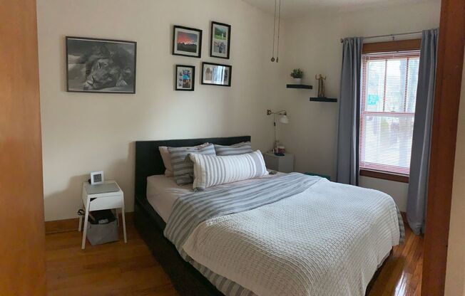 Charming Roscoe Village 1 Bedroom