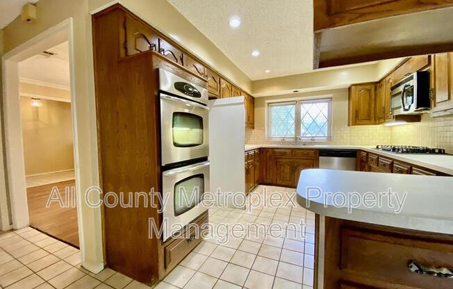 223 WOODCREST DR