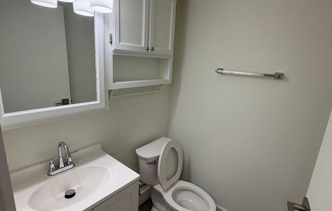 1 bed, 1.5 baths, 850 sqft, $1,395, Unit 132W