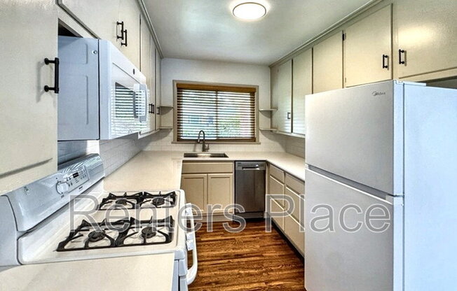1506 E 54 ST