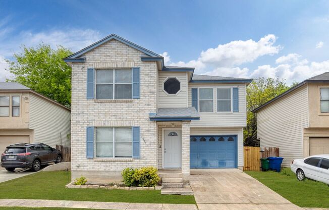2 Story 4 BD | 2.5 BA Available in July near Medical Center!