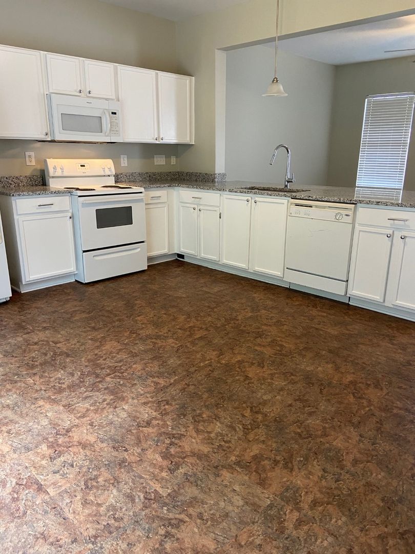 Coming Soon! 3 bedroom/ 2.5 bathroom Townhouse!