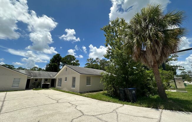 3 bed 2 bath tri plex near UCF