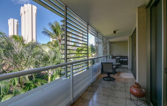 Fully Furnished 2 bedroom in Waikiki! One-Month pricing available!