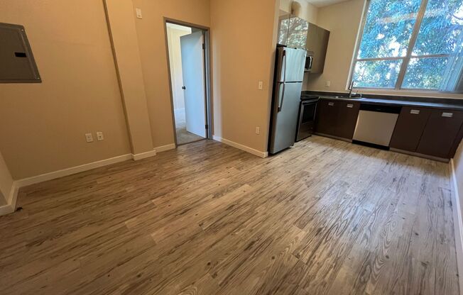 2 beds, 2 baths, 750 sqft, $2,105, Unit 352