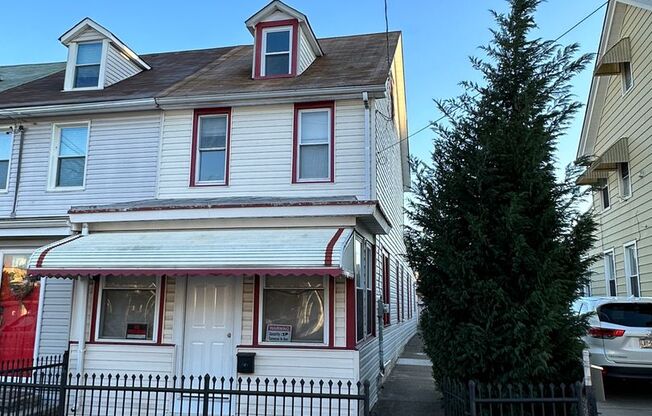 Beautiful, recently renovated 3bd 1.5 bath for Rent in the heart Bristol PA