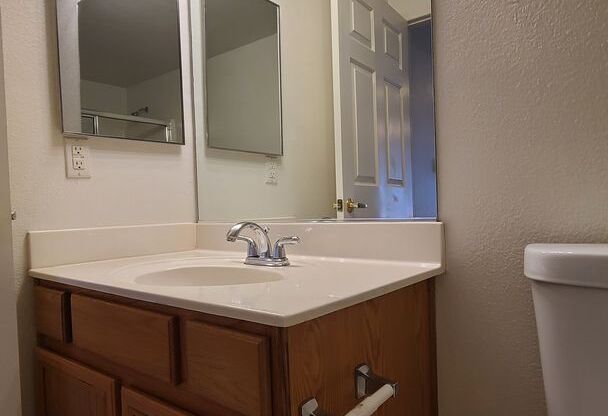 2 beds, 2 baths, $1,300, Unit # 280