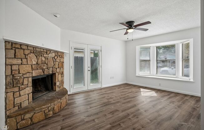 3 beds, 1 bath, $2,200