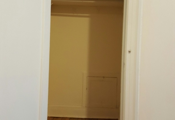 2 beds, 2 baths, 775 sqft, $2,025, Unit 410
