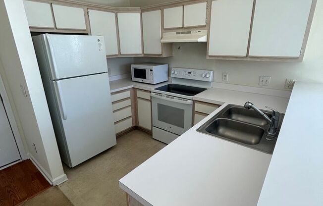 2 beds, 2 baths, $1,350, Unit Unit 63-G