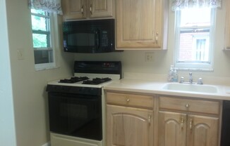 Stanton Heights / Lawrenceville area  - GREAT 3 BR Duplex with covered patio