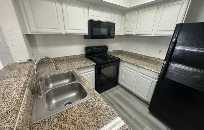 Bright spacious condo near Sunrise Mountain