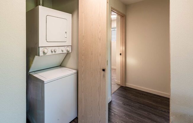 1 bed, 1 bath, 606 sqft, $1,850, Unit 208