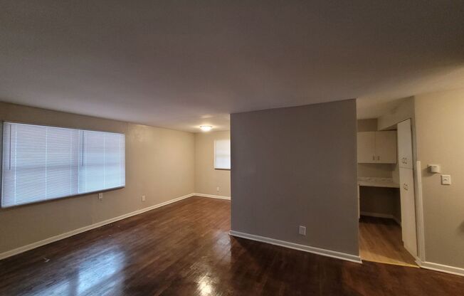 $725 - 2 bedroom/ 1 bathroom - Newly remodeled multi-family home