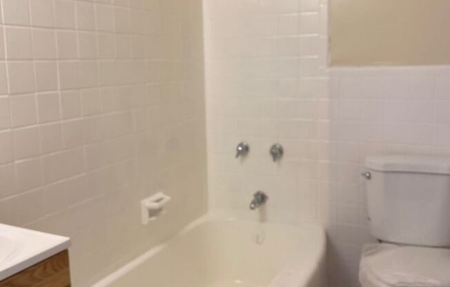 1 bed, 1 bath, $995, Unit 0704