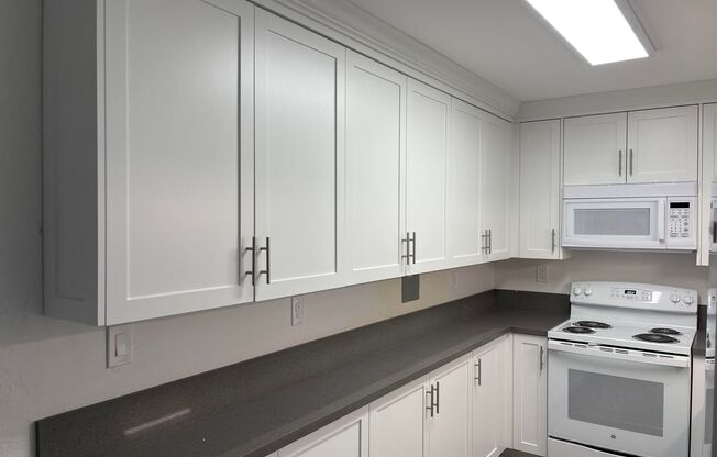 2 beds, 1 bath, 700 sqft, $2,495, Unit 75-69