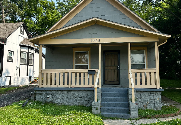1924 TROUP AVE