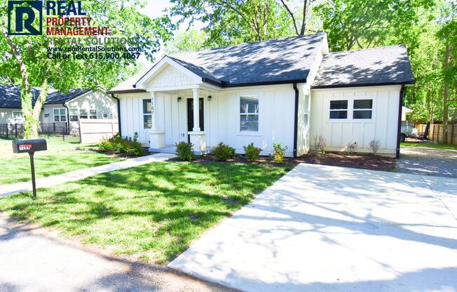 Adorable remodeled 2 bed home in Murfreesboro! Minutes from MTSU!